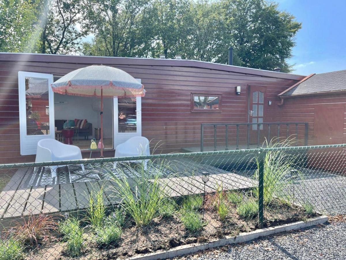 Gezellig Chalet Met 2 Slaapkamers En Zicht Op Het Water Erm Eksteriør bilde